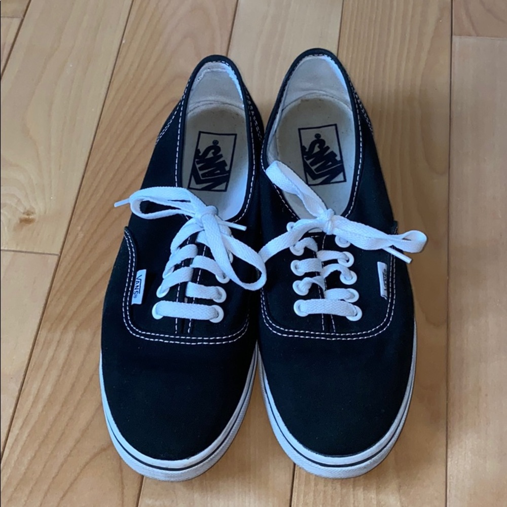 Women's size 8 black Vans sneakers